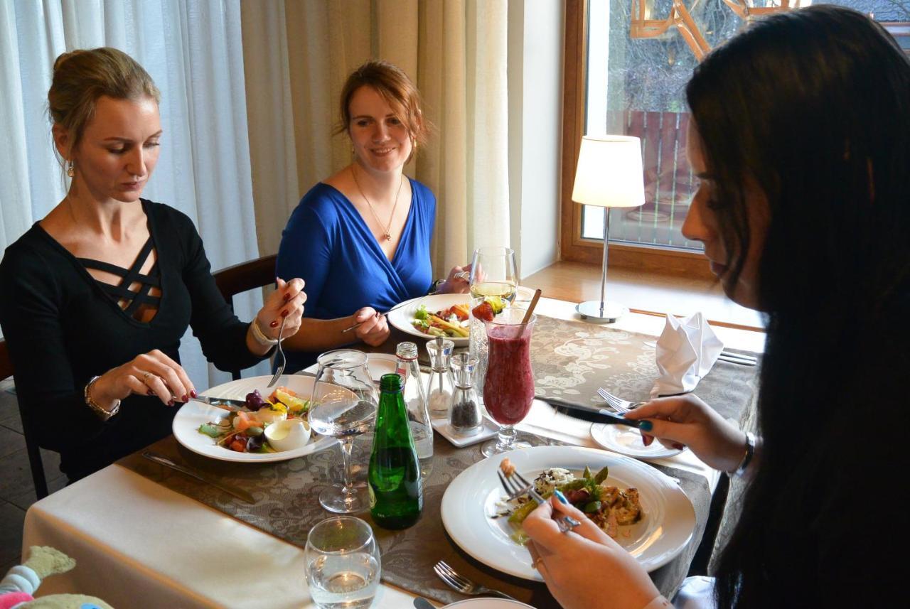 Pesa Hotel Põlva Kültér fotó